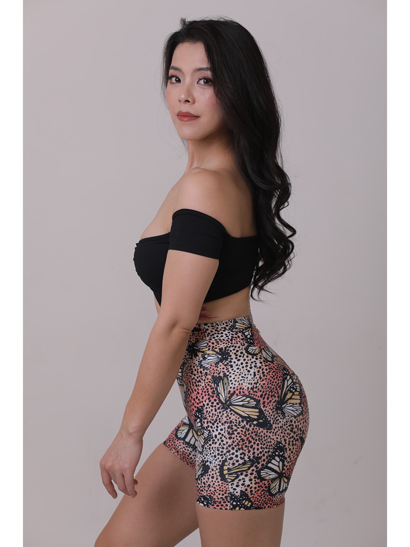 Lafitwear printed Lycra fitness set, off - the - shoulder sports bra with padded cups, 3 - inch fitness shorts for peachy buttocks 