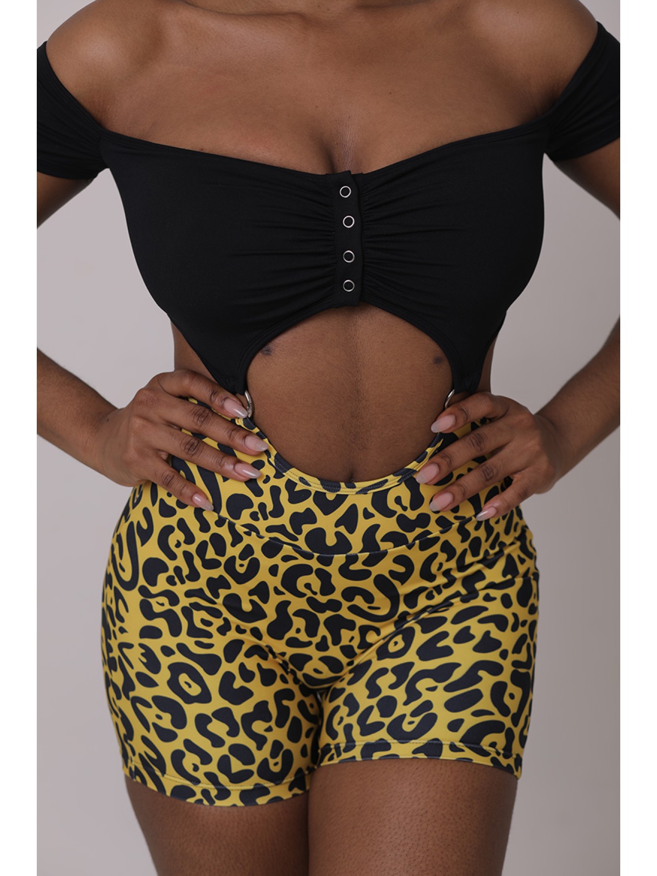 Lafitwear printed Lycra fitness set, off - the - shoulder sports bra with padded cups, 3 - inch fitness shorts for peachy buttocks 